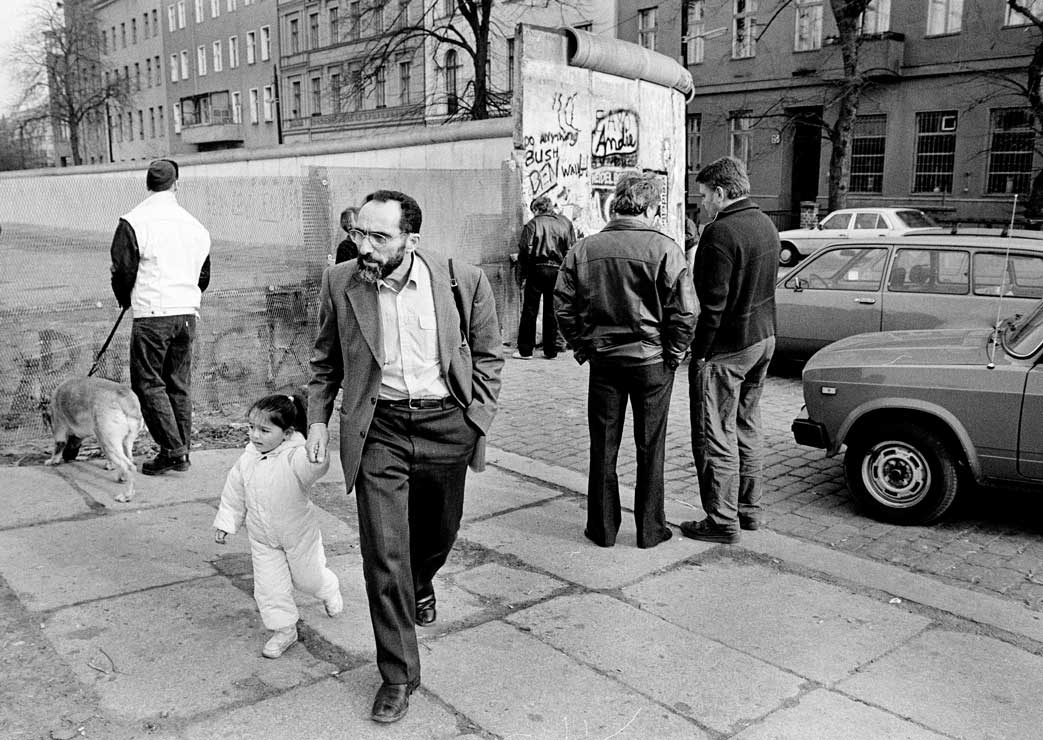 MAUERFALL  Kreuzberg ,Berlin,1990 by Christian Schulz ,Street Photography