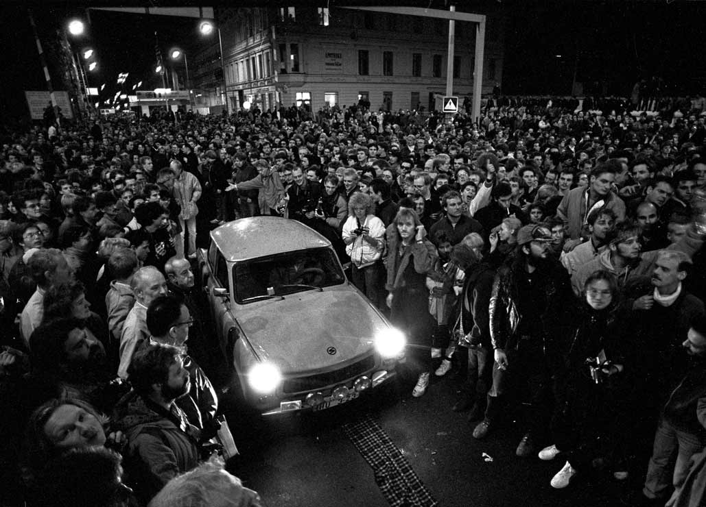 Wall Fall /  Die Nacht des 9. November am Checkpoint Charlie, Berlin 1989  25.Jahre Mauerfall