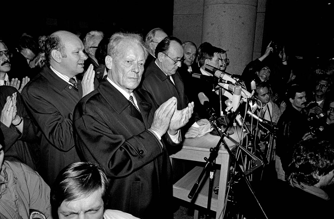 The Fall of the Berlin Wall/ Mauerfall, Willy Brandt Rathaus Schöneberg, Berlin 1989  Rede von Willy Brandt  25.Jahre Mauerfall