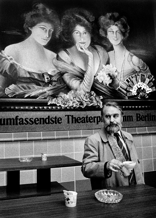 Cafepause im U-Bahnhof Wittenbergplatz  Berlin 1983  by Christian Schulz   Street Photography Berlin